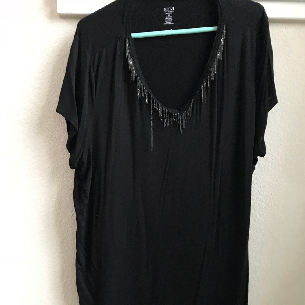 2x a.n.a Tee with metal accent!